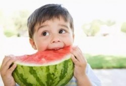 水娃吐水视频吃瓜,吃瓜群众热议不断！