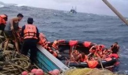 中国吃瓜船捡鱼事件视频,意外收获引发网络热议