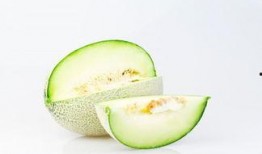 女子和女儿吃哈密瓜视频,哈密瓜美食视频走红网络