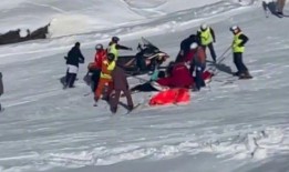 滑雪女博主吃瓜视频大全,趣味横生，笑料不断