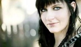 人像图片女吃瓜视频,捕捉女性吃瓜的瞬间魅力