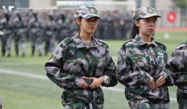 女的军训跳舞吃瓜视频播放,视频播放量爆表引热议