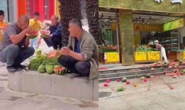 吃瓜群众被打搞笑视频,搞笑视频引发网友热议