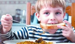 缅甸小孩吃瓜视频大全,童真趣味满满