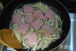 茄瓜发黄还可以吃吗视频,揭秘能否安全食用