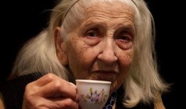 老太婆吃瓜视频在线观看