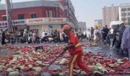 鲁山顺城街吃瓜事件视频,一场引发热议的网络视频风波