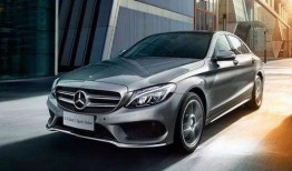 奔驰c260l深夜副驾驶原声视频吃瓜,吃瓜群众热议真相！