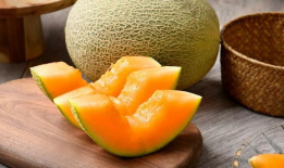 穷哥们吃哈密瓜视频,创意生活乐趣多