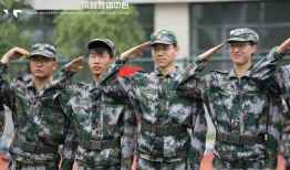 全网聪慧吃瓜军训视频在线观看,军训吃瓜视频，揭秘军营生活点滴