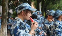 军训搞笑视频带你吃瓜,笑料百出，带你吃瓜解压