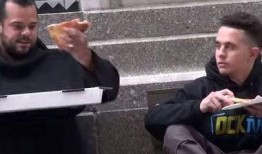 暴躁吃瓜路人视频