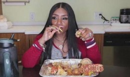 黑人阿姨吃哈密瓜视频,甜蜜瞬间引网友热议