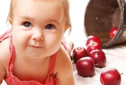 宝宝吃瓜的小视频,吃瓜视频萌化网友心