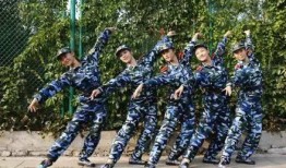 维坊军训跳舞吃瓜事件视频,校园热舞引发网络热议