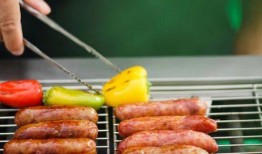 妞妞吃烤肠馋脸瓜视频,萌态十足引网友爆笑