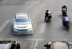 吃瓜司机撞车视频大全,惊险瞬间！吃瓜司机撞车视频大全回顾