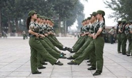 大学军训舞蹈视频吃瓜,军营风采与青春活力