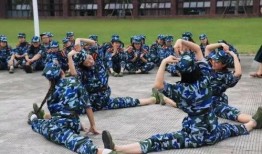 大学军训舞蹈视频吃瓜,军营风采与青春活力