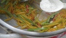 宝宝吃炒瓜丝视频播放,视频播放见证美味诱惑