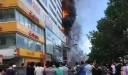 鲁山顺城街吃瓜事件视频,一场引发热议的网络视频风波