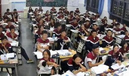 丈夫摆摊吃瓜视频,丈夫摆摊吃瓜，温馨日常引网友热议