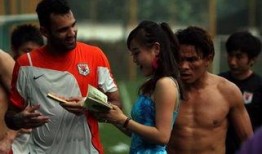 美女训练吃瓜视频大全,美女训练吃瓜视频大全，揭秘网红幕后生活