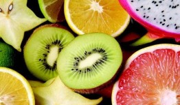 吃小蜜瓜呕吐怎么办啊视频,呕吐应对攻略解析